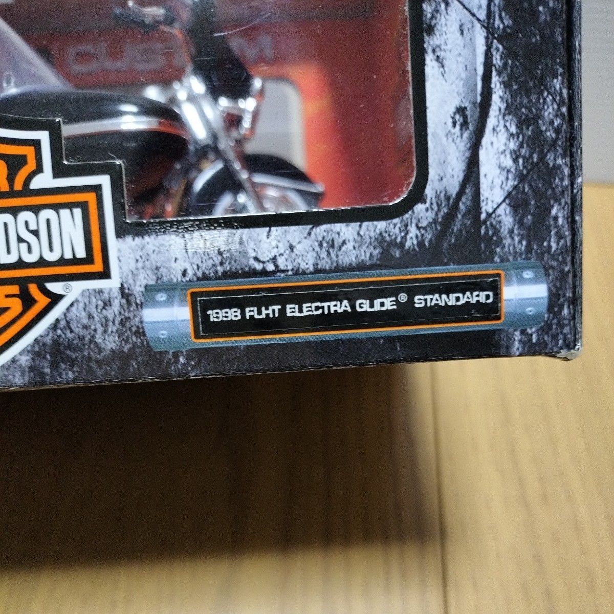 Maisto【1/18 HARLEY-DAVIDSON 1998 FLHT Electra Glide Maisto【1/18 HARLEY-DAVIDSON 1998 FLHT Electra Glide