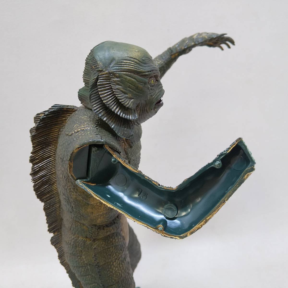 ◆MONOGRAM モノグラム CREATURE FROM THE BLACK LAGOON 大アマゾンの半魚人 当時物?プラモデル 塗装済み完成品 パーツ外れ土台欠品◆N1597_画像3