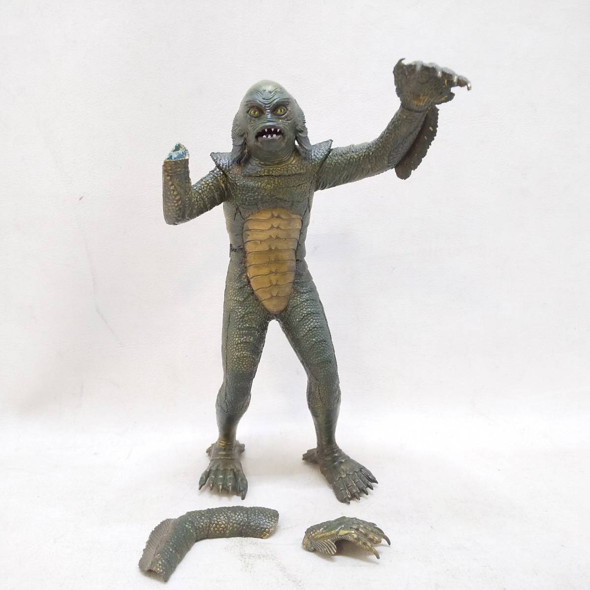 ◆MONOGRAM モノグラム CREATURE FROM THE BLACK LAGOON 大アマゾンの半魚人 当時物?プラモデル 塗装済み完成品 パーツ外れ土台欠品◆N1597_画像1