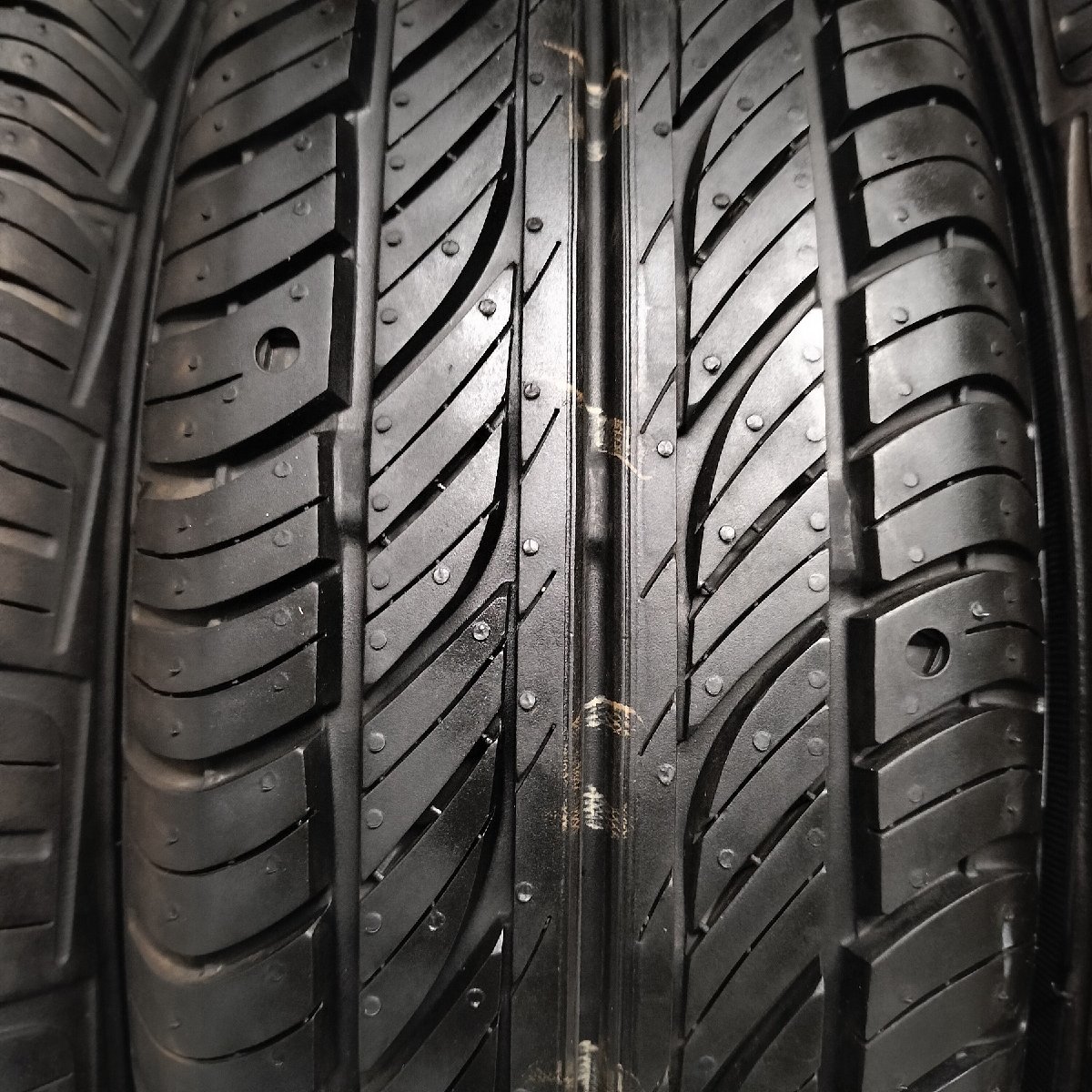 ◆本州・四国は送料無料◆ ＜ほぼ未使用！ 希少 ノーマル 4本＞ 145/70R12 ファルケン SINCERA SN828 99% イボ有り 2013年製 軽自動車に_画像4