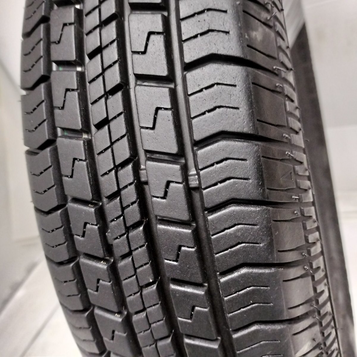 ◆配送先指定◆ ＜希少！ ホワイトリボン！ ノーマル 1本＞ P 155/80R13 SURETRAC POWER TOURING 2015年製 80％ アメ車 旧車に！_画像7