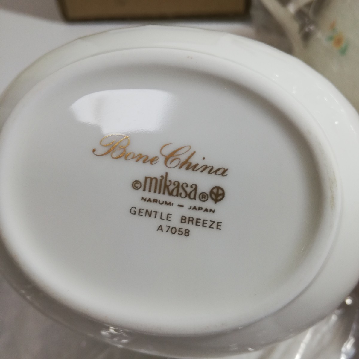 Mikasa Bone China ミカサ ボーンチャイナ 花柄 クリーマー 蓋付きシュガーポット GENTLE BREEZE A7058 2点セット 未使用品 NARUMI JAPAN _画像10