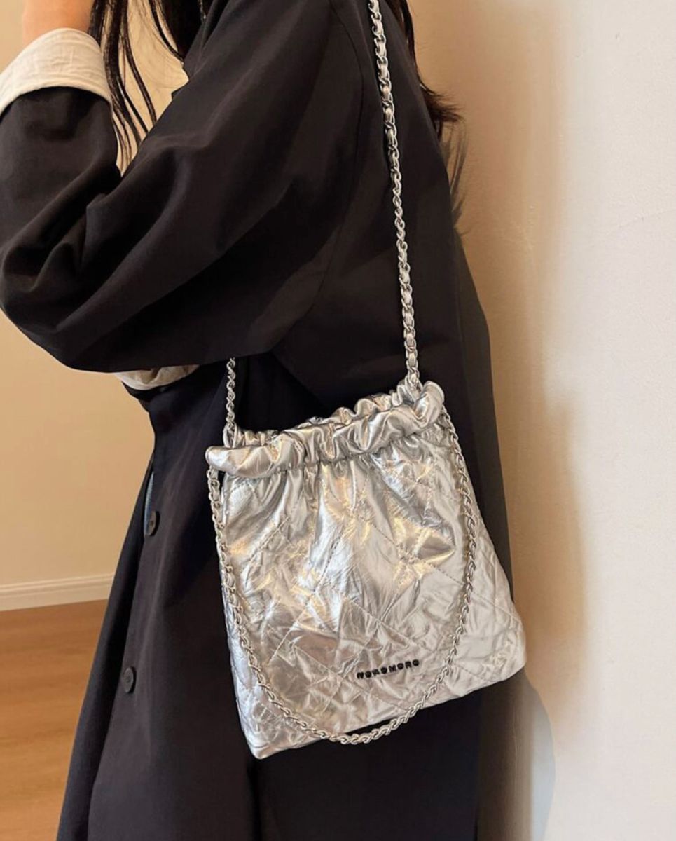キルティング×チェーン【CHANEL】メタリック シルバーバッグ 新品未使用 シルバーバッグ キルティングバッグ チェーンバッグ