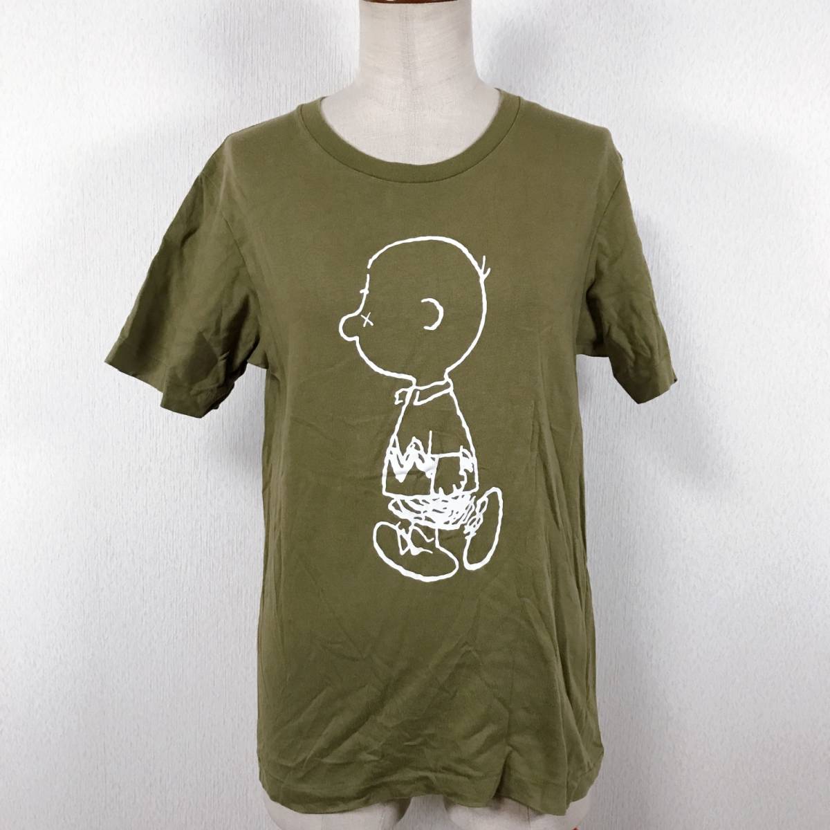 mi1434 UNIQLO ユニクロ KAWS × PEANUTS チャーリーブラウン プリント Tシャツ 半袖 S 綿100% カーキー 万能 カジュアル USED UT_画像1