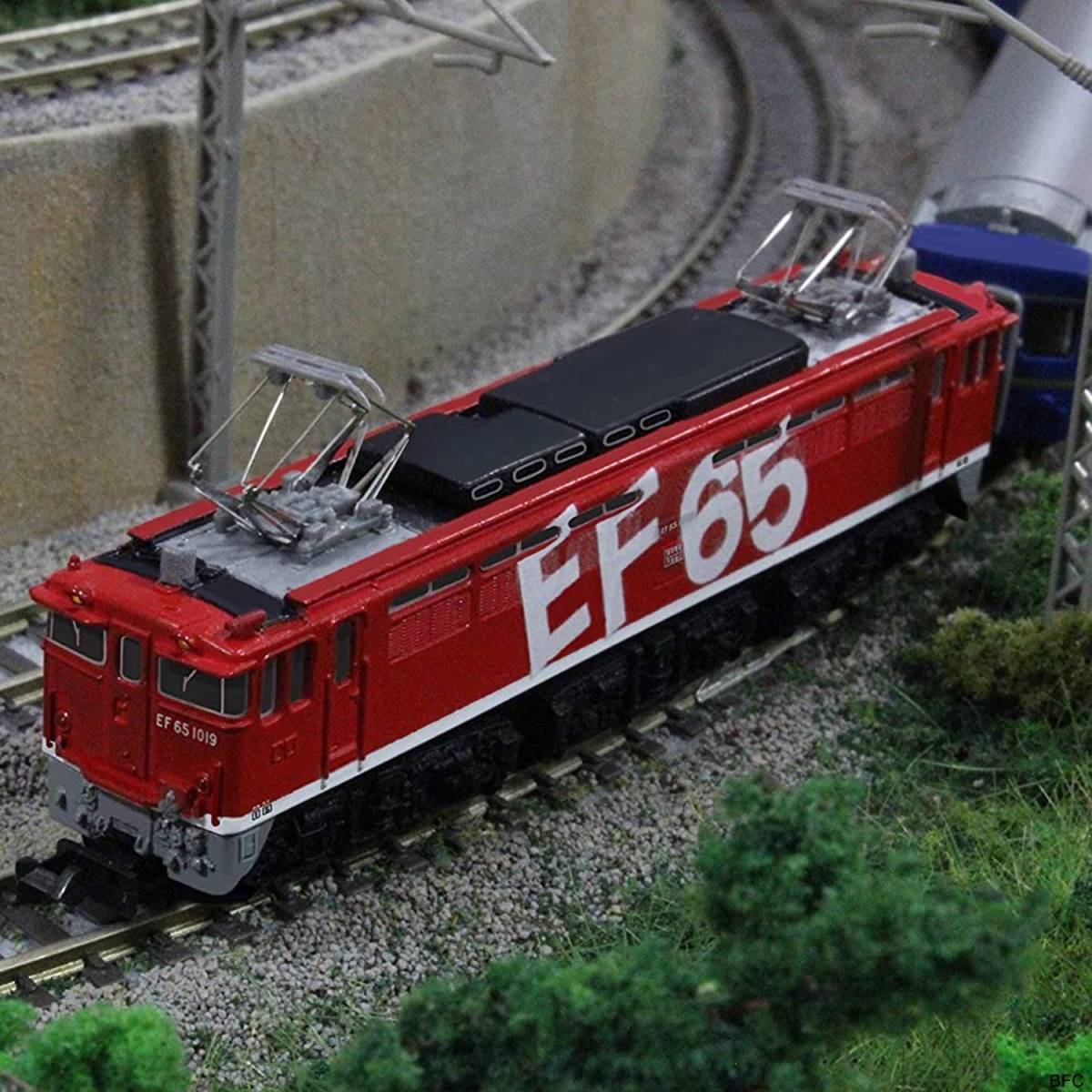 Zゲージ EF65形 1000番代 1019号機 スーパーエクスプレス レインボー塗装 鉄道模型 電気機関車 ジオラマ ストラクチャー 送料無料 極小
