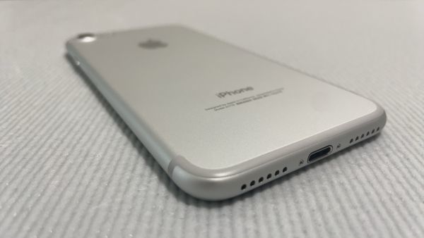 ジャンク iPhone7 MNCF2J/A simロック解除済み docomo Apple スマホ 【5662】_画像5