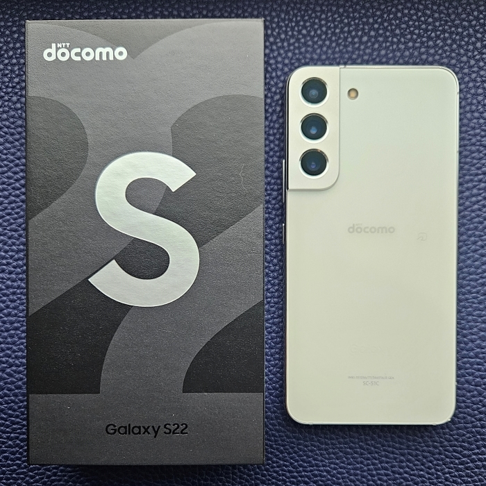 【E0103】美品 Docomo Galaxy S22 SC-51C ファントムホワイト SIMフリー 本体 判定〇　おまけ付き 売り切り_画像1