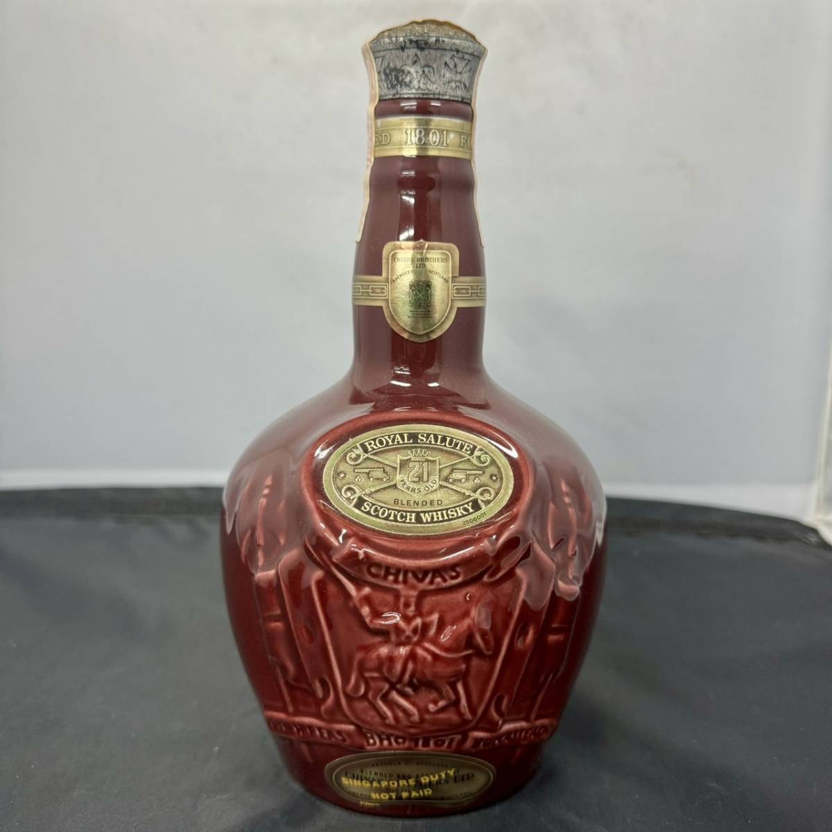 1円スタート【未開栓】シーバス ロイヤルサルート21年 赤 陶器 スコッチ ウイスキー CHIVAS ROYAL SALUTE SCOTCH 700ml 40% #M64_画像1