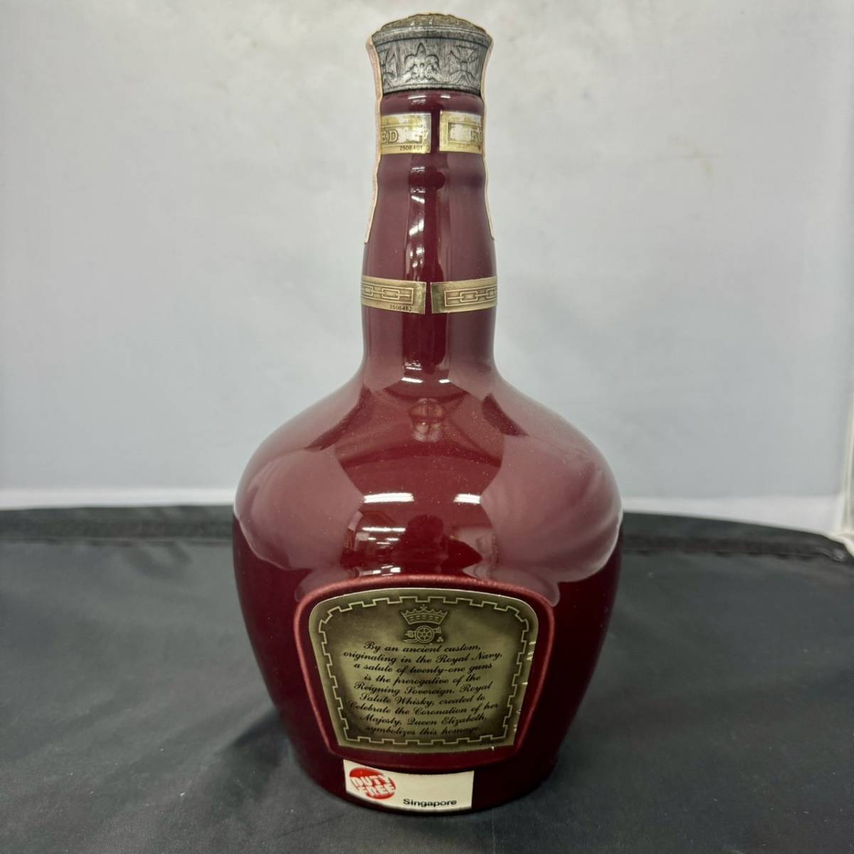 1円スタート【未開栓】シーバス ロイヤルサルート21年 赤 陶器 スコッチ ウイスキー CHIVAS ROYAL SALUTE SCOTCH 700ml 40% #M64_画像2