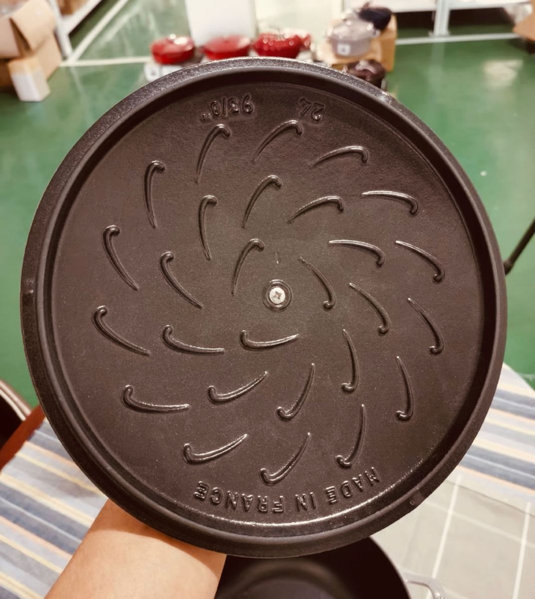staub ストウブ スノーフレーク 24センチ日本未発売シフォンローズ staub ストウブ スノーフレーク 24センチ日本未発売シフォンローズ