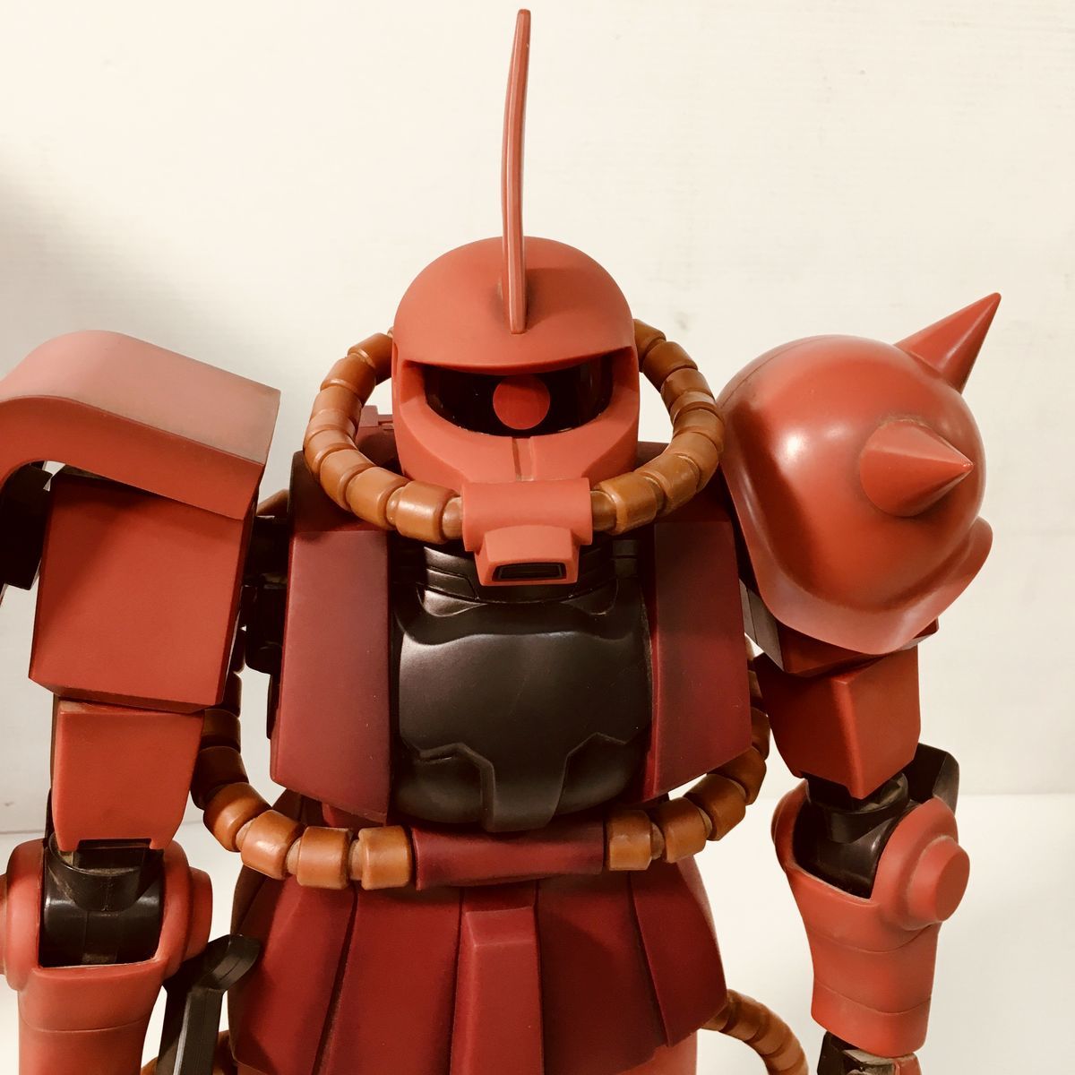 ○【同梱不可】【中古】バンダイ 1/35 ジャンボグレード MS-06S シャア専用ザクII シェーディングVer. 全高約50cm 2400031156031_画像3