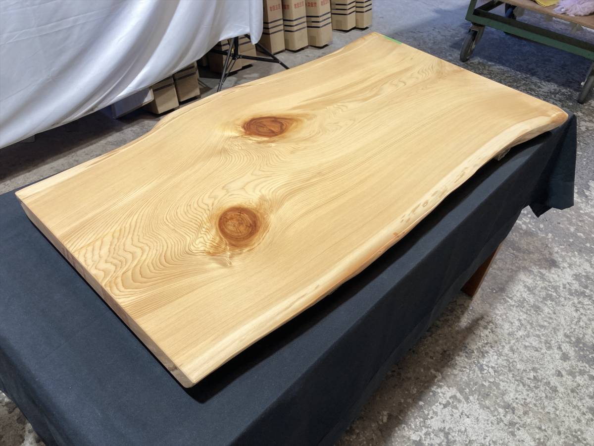 桧3385　一枚板無垢 乾燥材　1100ｘ590-410ｘ35mm ヒノキ　檜　センターテーブル　ダイニングテーブル　ウレタン塗装　堅木デラックス_画像6