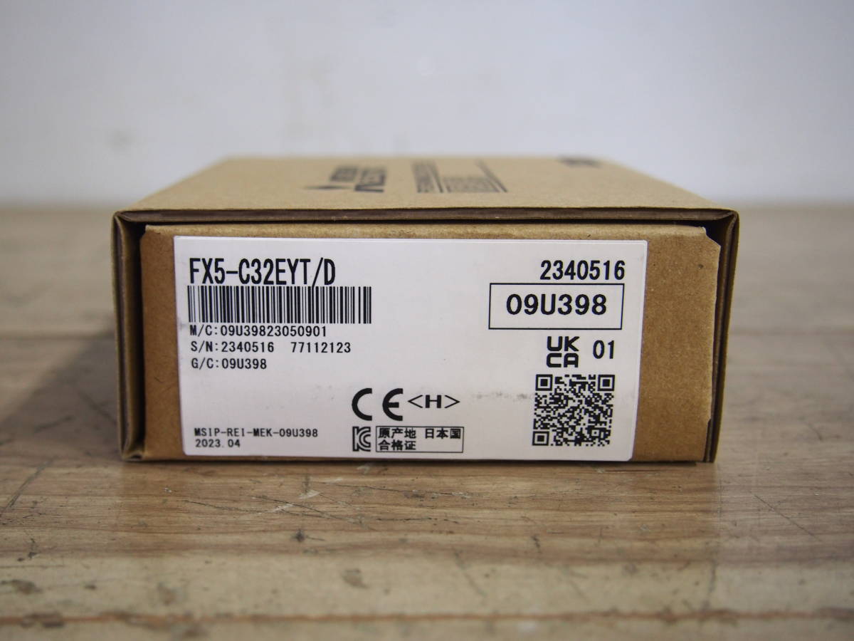 ★【1T1027-28α3】 新品、未使用 MITSUBISHI 三菱 FX5-C32EYT/D 2023年4月製 出力ユニット 動作保証_画像3