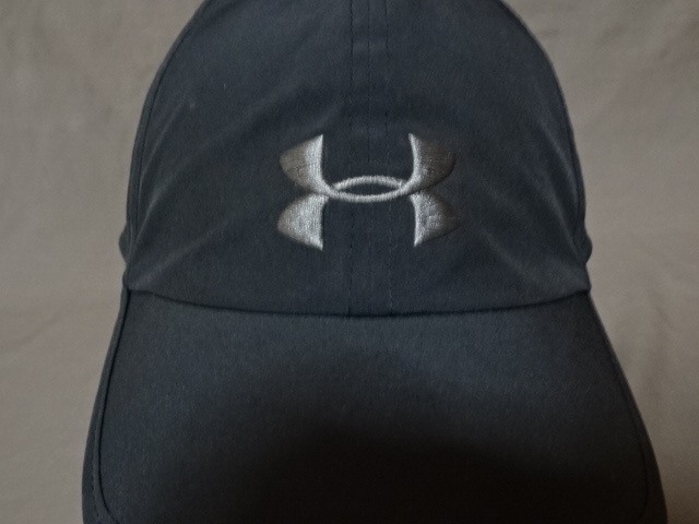 激レア USA購入 アクティブ系スポーツブランド アンダーアーマー【UNDER ARMOUR】 シンプルデザイン ロゴ刺繍入りランニング系CAP 中古品_画像1