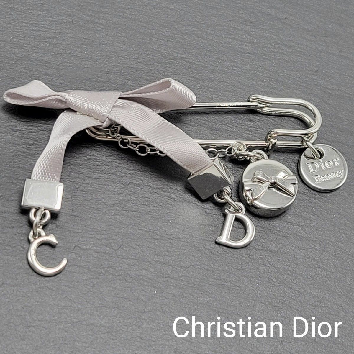 美品】Christian Dior ブローチ リボン CD シルバー Yahoo