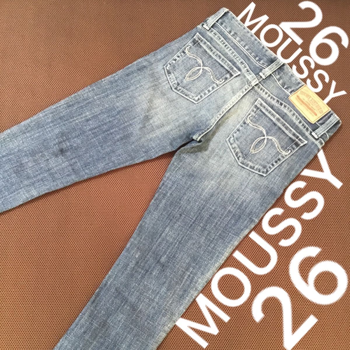 美品】 MOUSSY デニム ローライズ 26 裾上げなし ホワイトステッチ