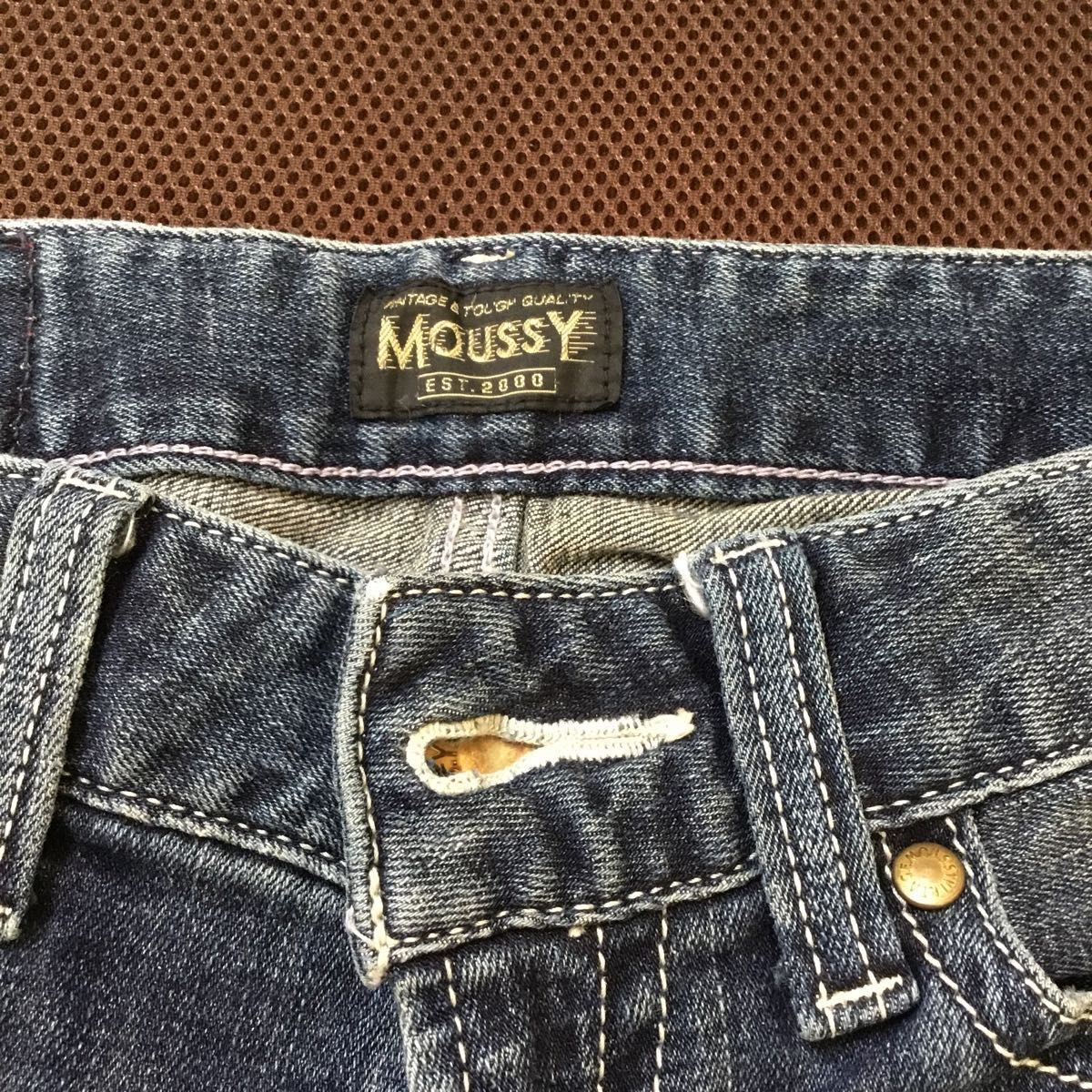 【美品】 MOUSSY デニム ローライズ 26 裾上げなし ホワイトステッチ デニムパンツ スキニー