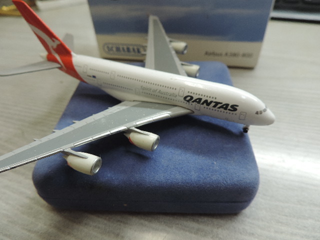 ★エアバス　Ａ３８０-８００★　カンタス航空　　ＳＣＨＡＢＡＫ　　１/６００　　新品・未使用_画像2