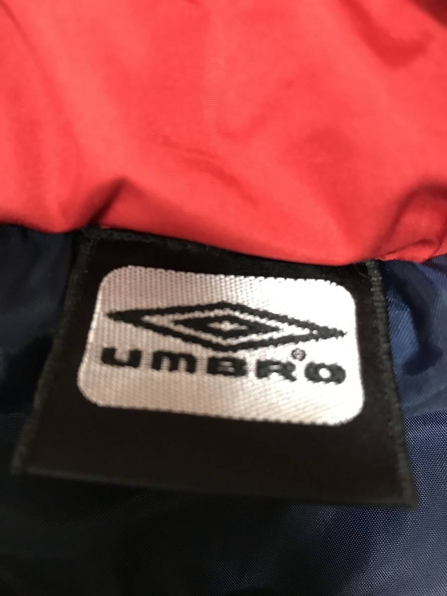 860☆【サッカー フットサル 中綿入り フェイクダウン ベンチコート】UMBRO アンブロ M 紺_画像4