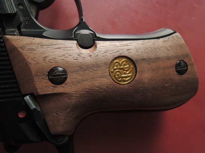 ＷＡ　ベレッタ M84Ｆ用 木製グリップ　自作 W６２_銃は付属いたしません