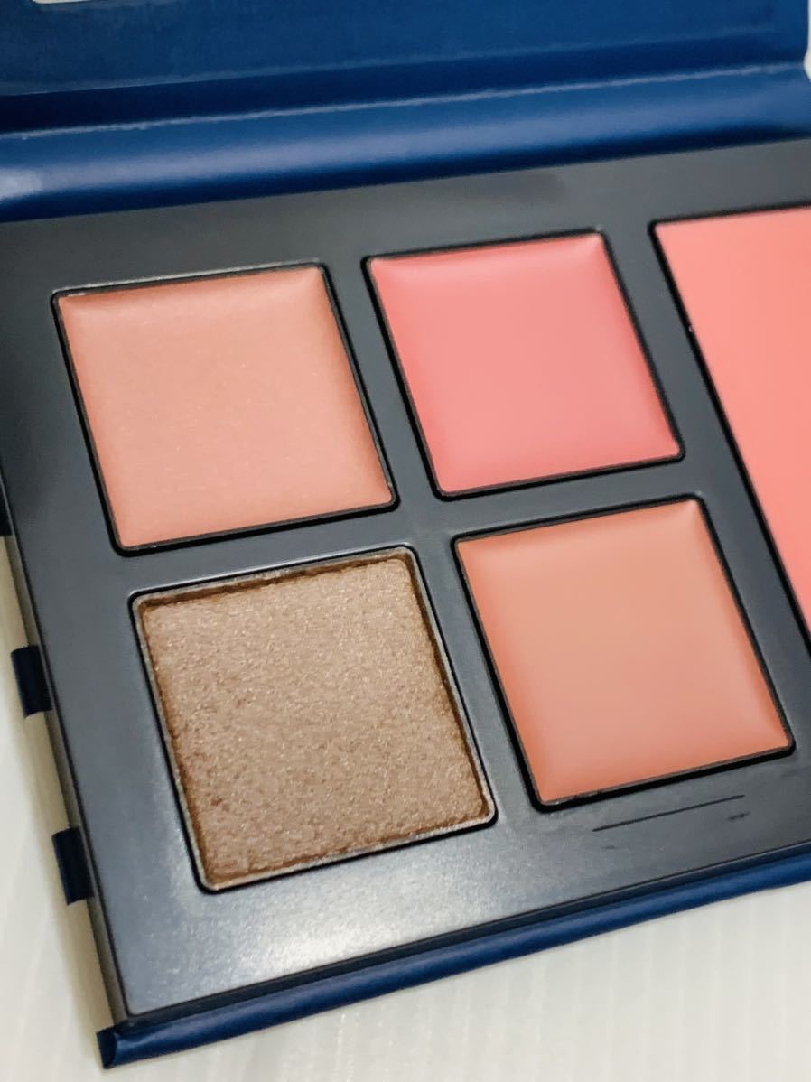 THREEjubi Lee коллекция Palette 2022 свекла generation A/B I цвет 4g C/D "губа" щеки цвет 3g E "губа" цвет 3g сумка 