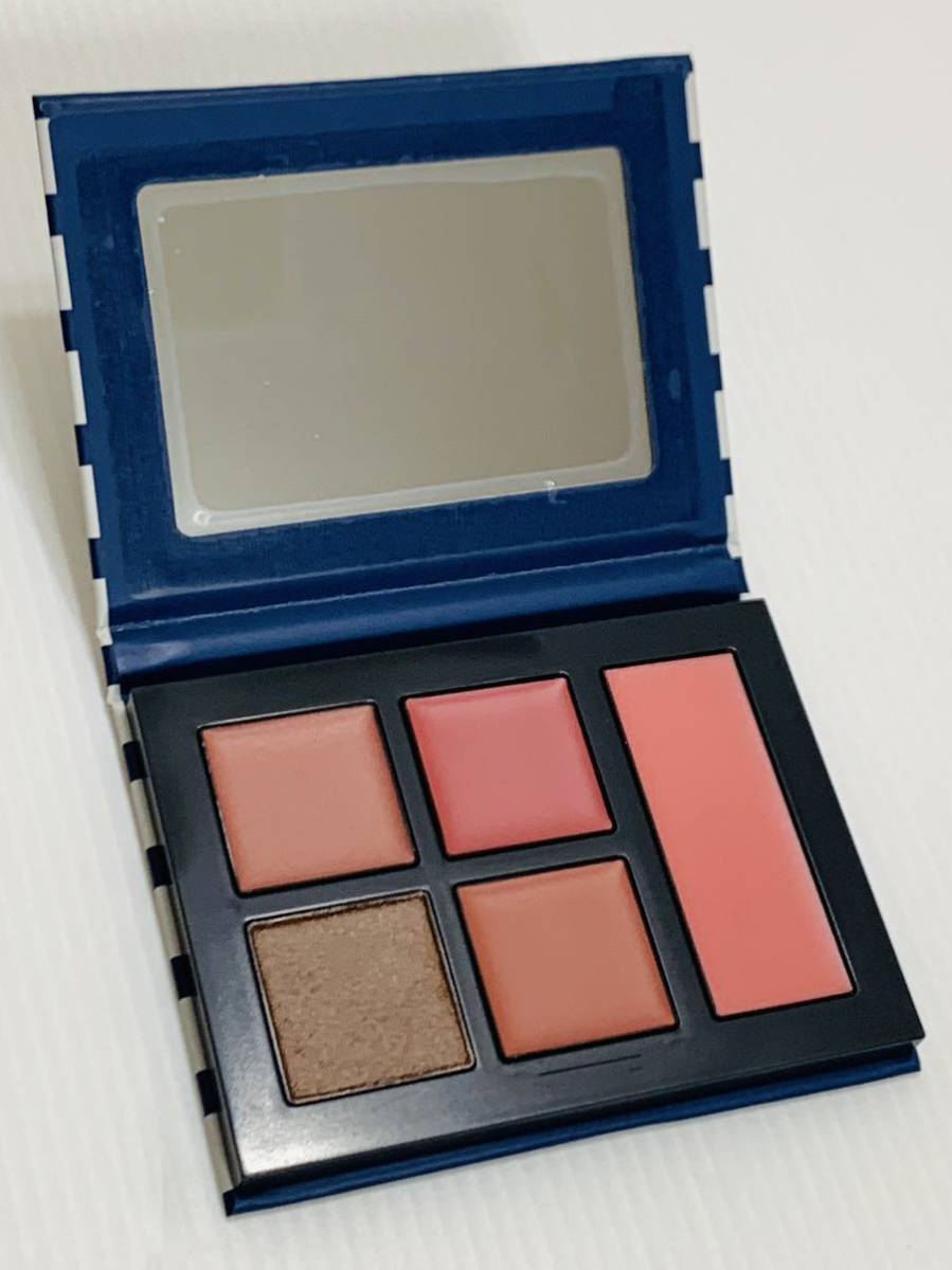 THREEjubi Lee коллекция Palette 2022 свекла generation A/B I цвет 4g C/D "губа" щеки цвет 3g E "губа" цвет 3g сумка 