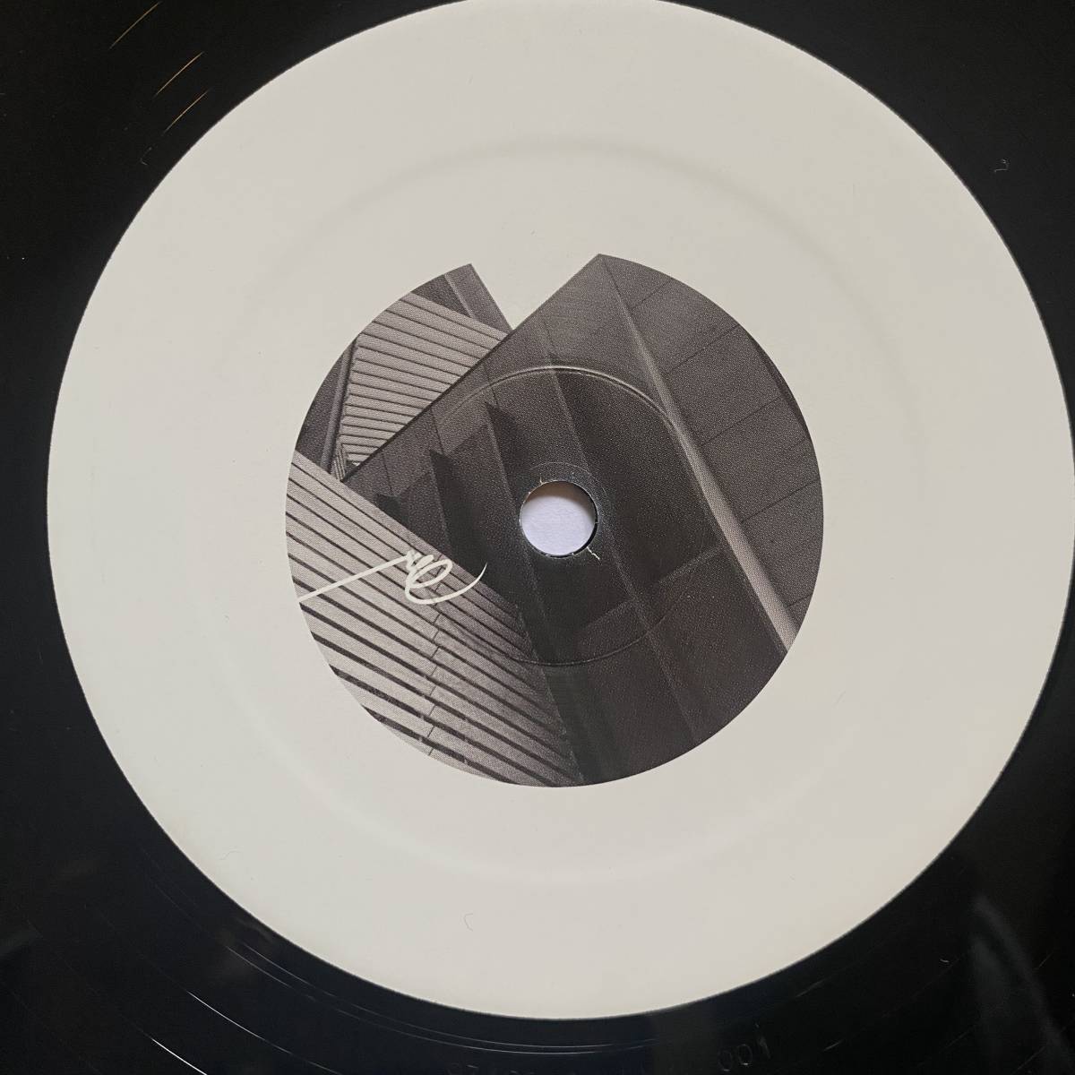 Techno / 12'' / Oscar Mulero - Break Down EP / HueHelix - HHXV001 / 2013の画像1