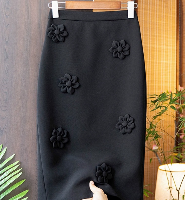 レディースタイトスカート３Dフラワーが可愛い黒色バックスリットS_画像1