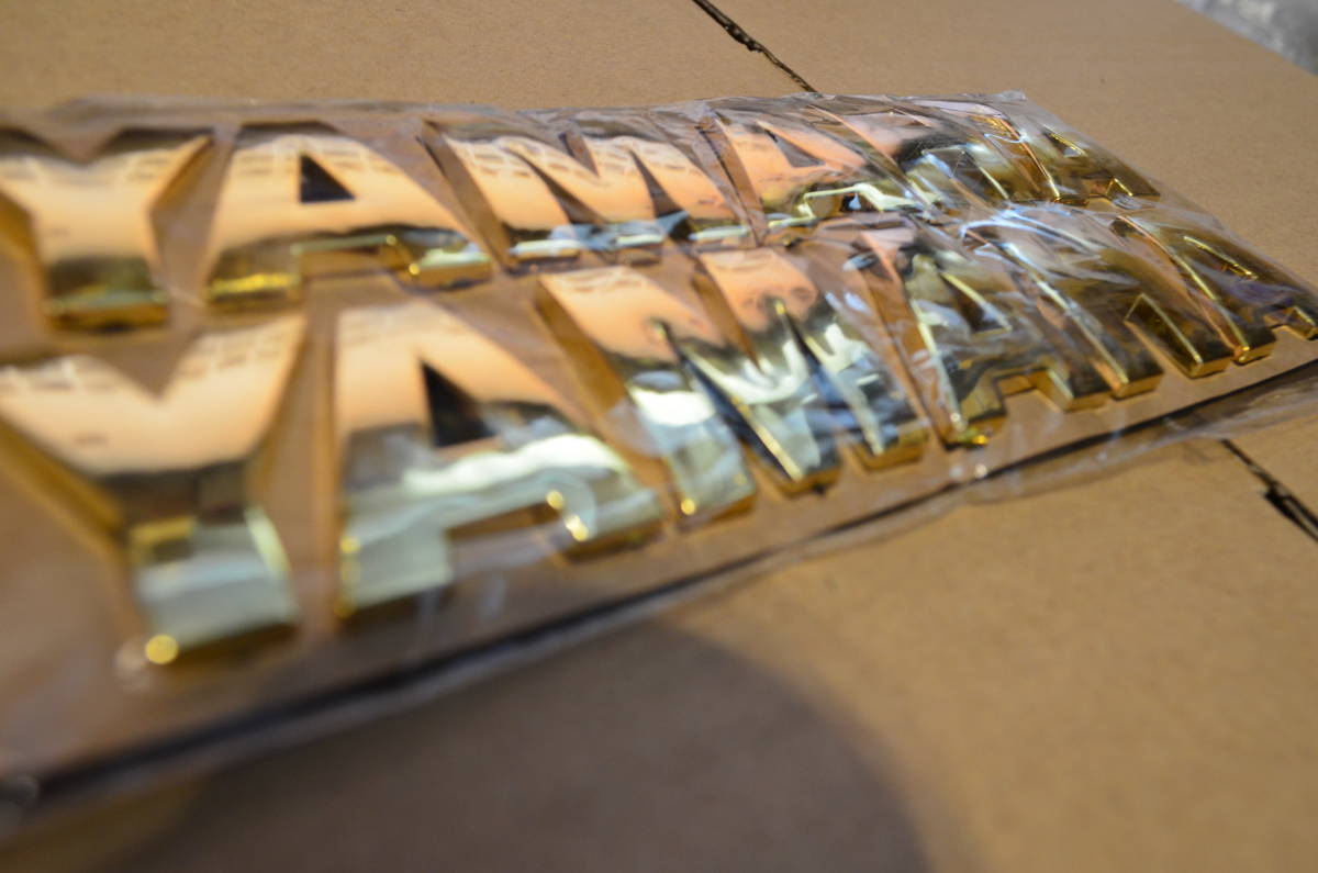 【送料無料】YAMAHA(ヤマハ) 3Dエンブレム 2枚組　ゴールド 横18.2cm×縦8.8cm×厚さ4mm ⑦_画像2