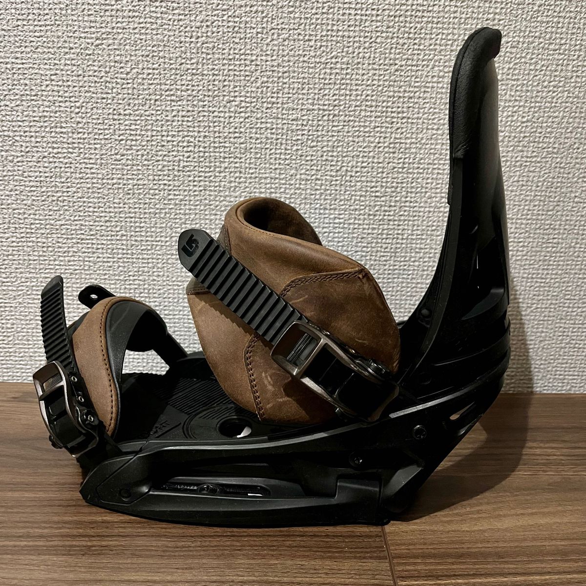 希少】BURTON MALAVITA × RED WING LEATHER Mサイズ マラビータ 希少】BURTON MALAVITA × RED WING LEATHER Mサイズ マラビータ