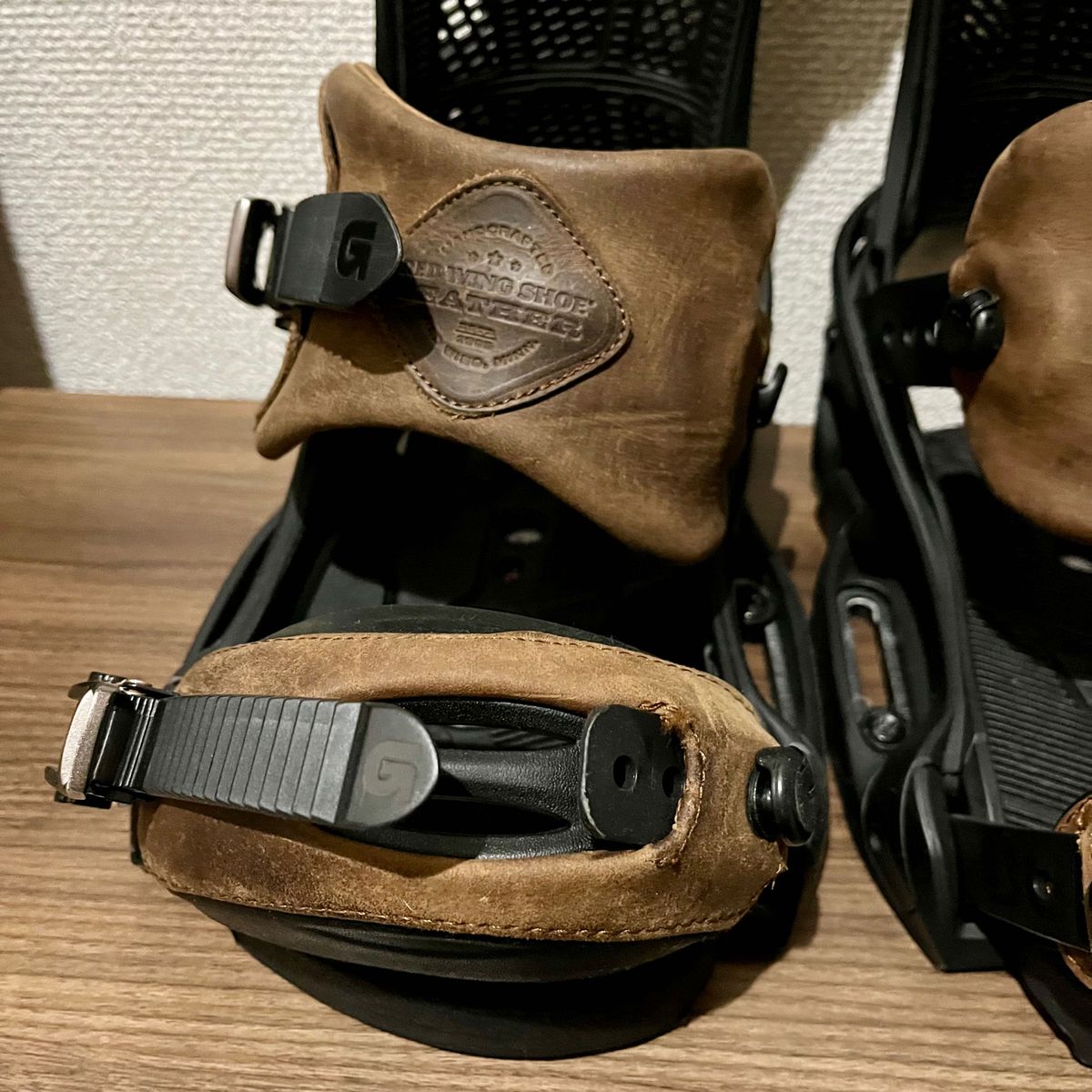 希少】BURTON MALAVITA × RED WING LEATHER Mサイズ マラビータ 希少】BURTON MALAVITA × RED WING LEATHER Mサイズ マラビータ