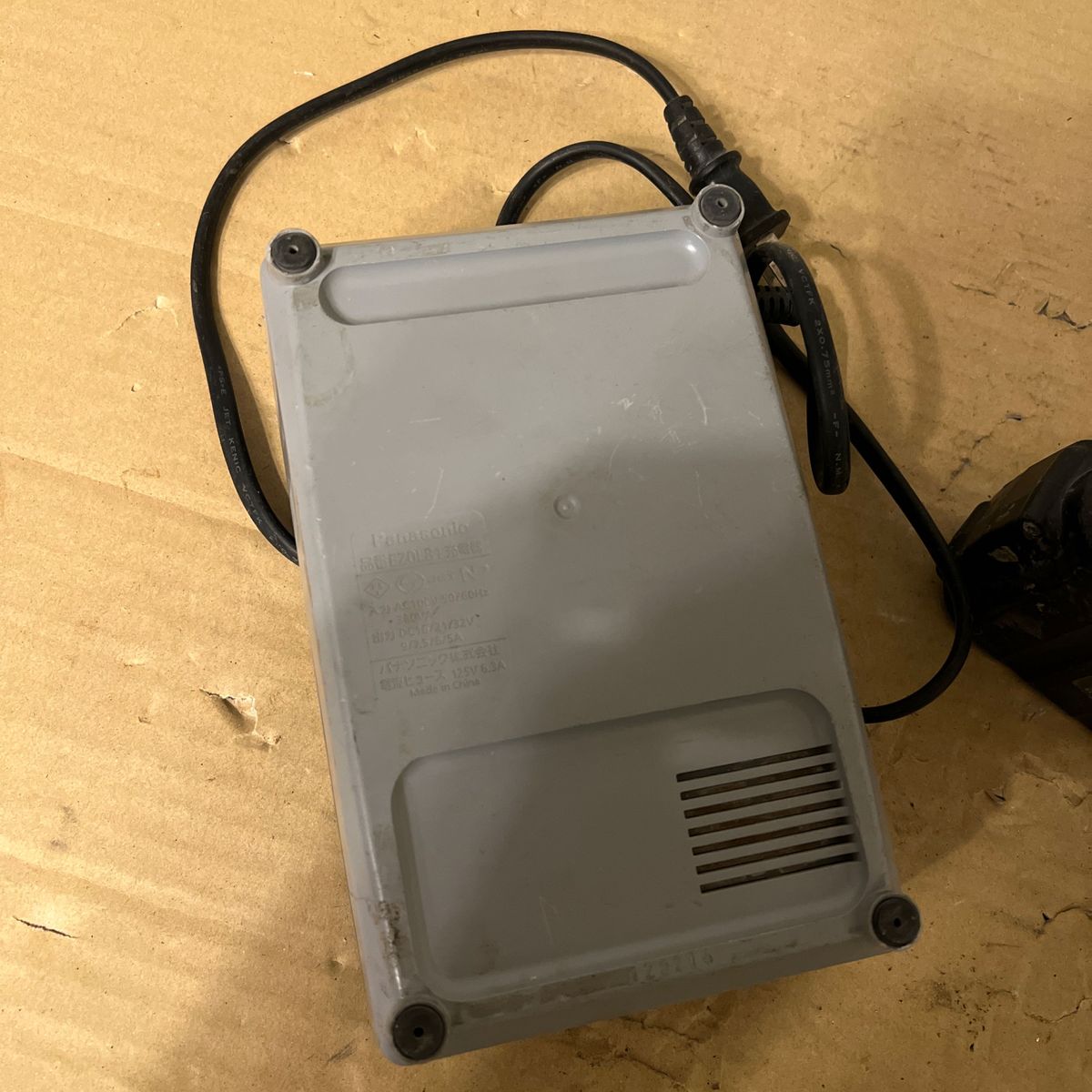 パナソニック 14 4v 3 0Ah バッテリー EZ9L40 充電器 EZ0L81 2点 パナソニック 14 4v 3 0Ah バッテリー EZ9L40 充電器 EZ0L81 2点