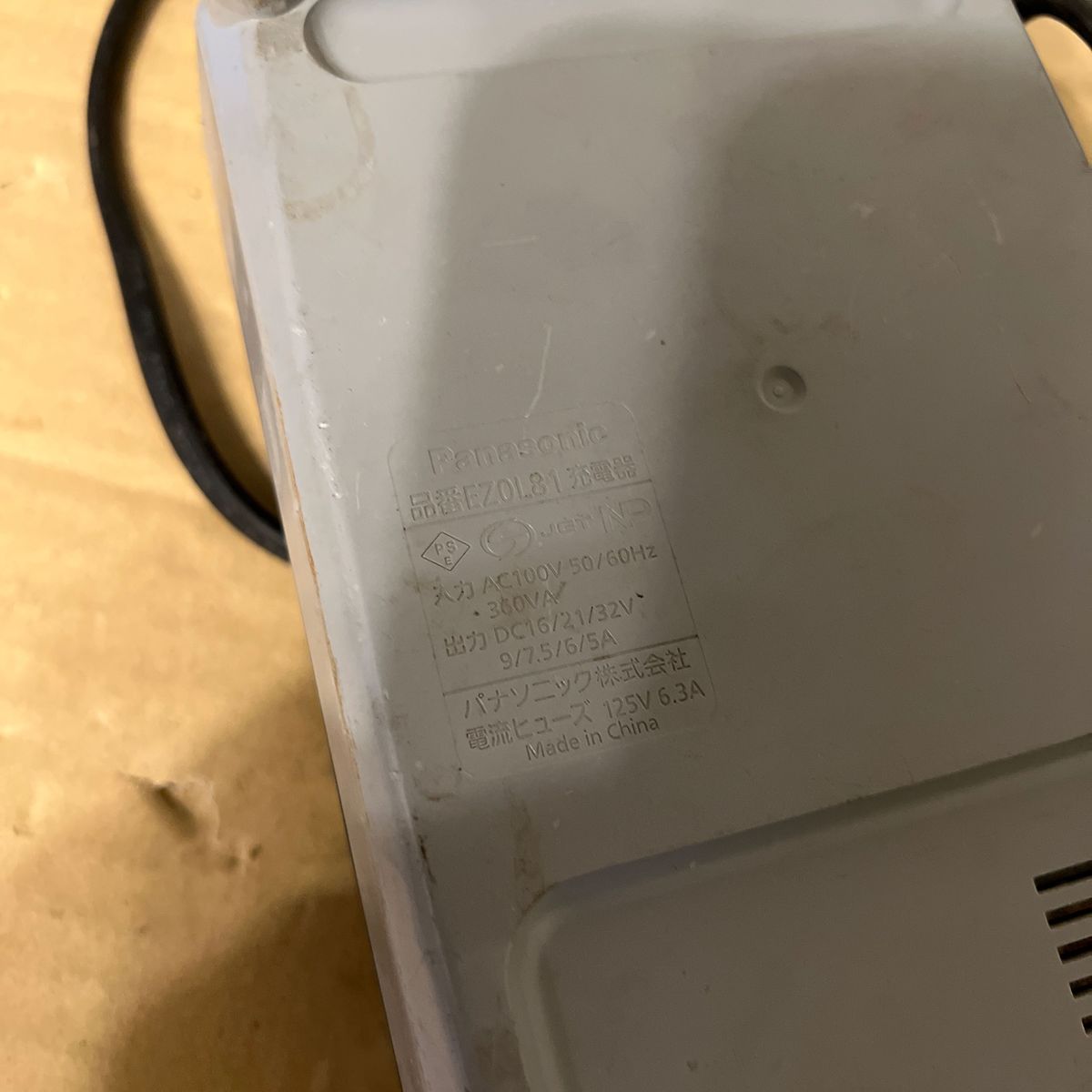 パナソニック 14 4v 3 0Ah バッテリー EZ9L40 充電器 EZ0L81 2点 パナソニック 14 4v 3 0Ah バッテリー EZ9L40 充電器 EZ0L81 2点