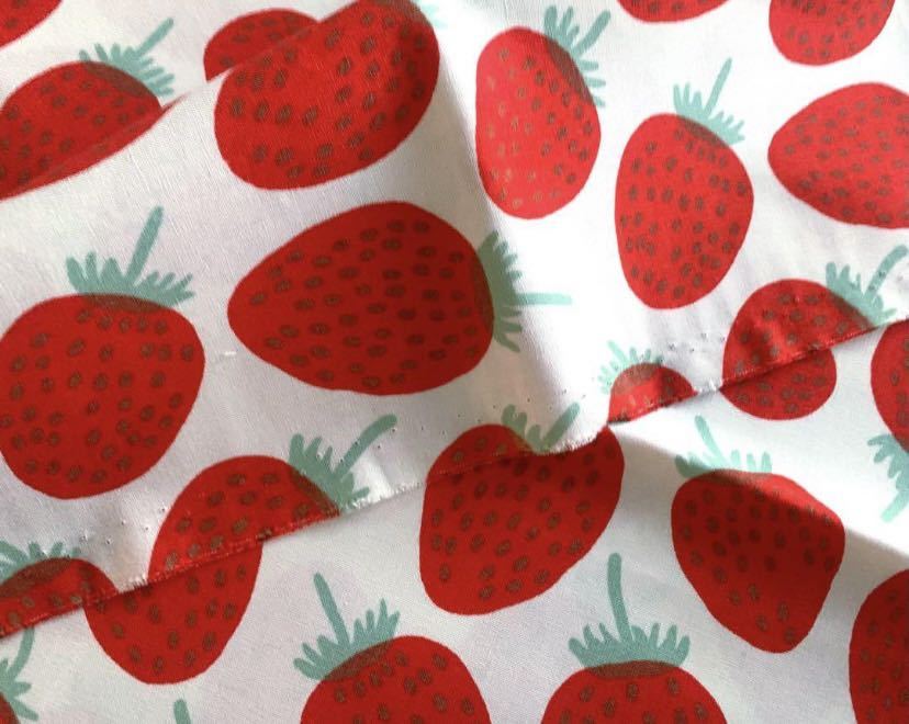 レア★marimekko はぎれ　生地　ミニマンシッカ　いちご　入学準備　レッド　mansikka マリメッコ　女の子　赤　イチゴ　ハンドメイド_画像3