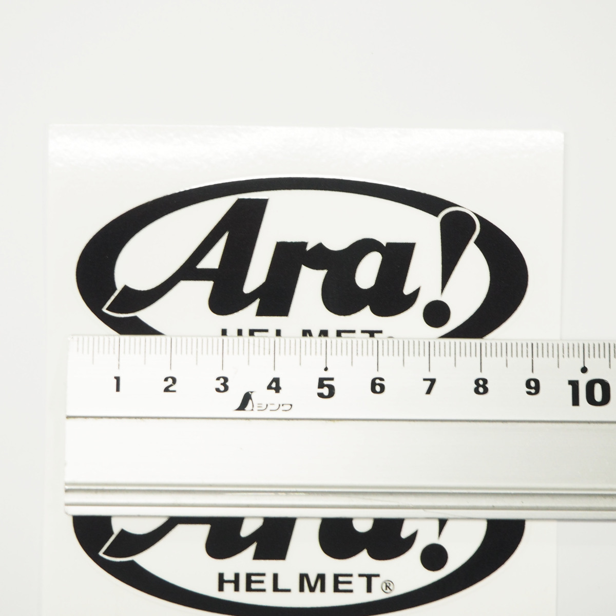 白 「Ara!」 パロディ 面白ステッカー ビックリ 2枚セット バイク ヘルメット 9cm×4cm あら！_画像2