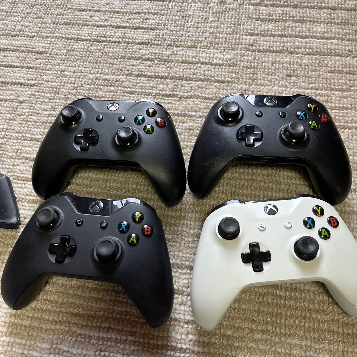 ジャンク Xbox One ワイヤレスコントローラー 4つと充電台_画像6