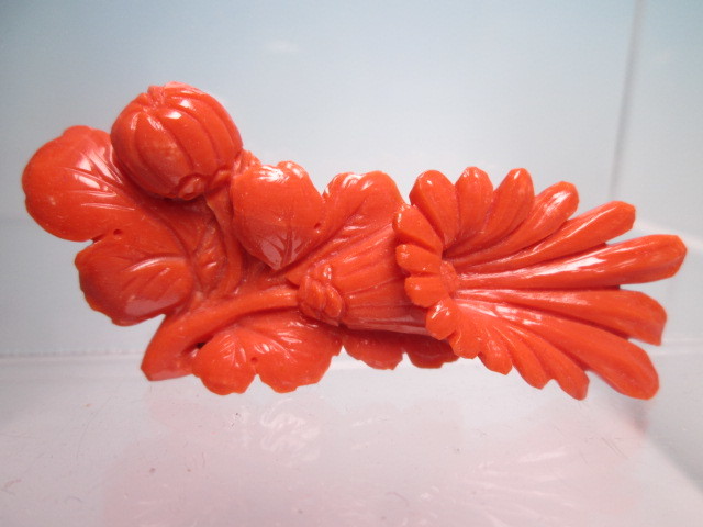 【江月】アンティーク・本珊瑚 花彫刻のブローチ 13,27g_画像1