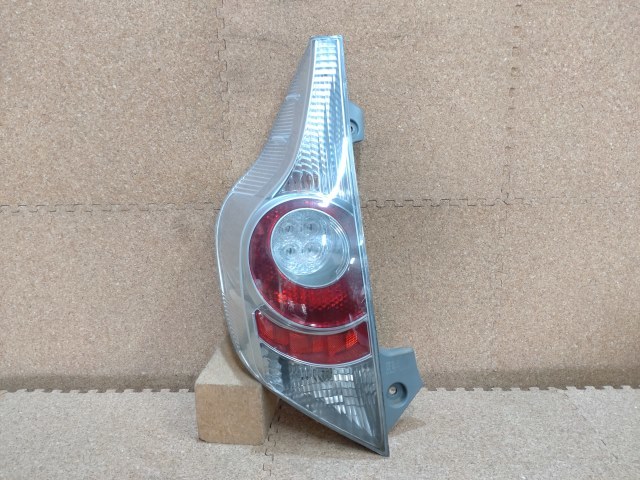 【ジャンク品】トヨタ アクア NHP10 左テールランプ LED 前期 STANLEY スタンレー 52-252 打刻印:Z【R5-4601B-CA】_画像1