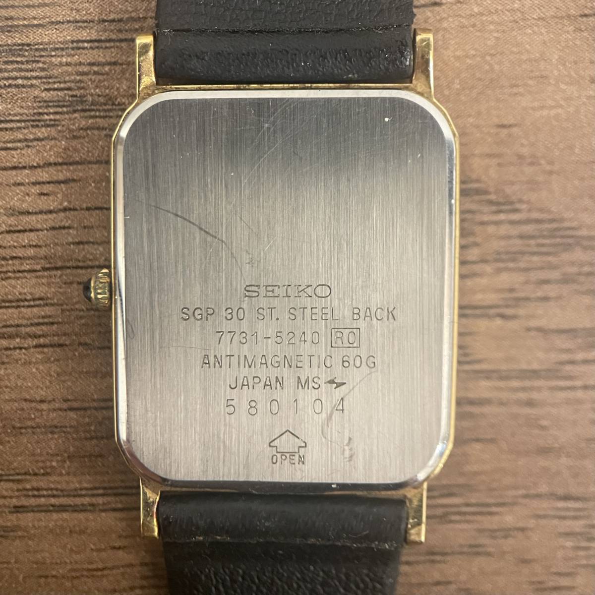 [A11-12]【現状品 不動】セイコー SEIKO 7731-5240 ドルチェ ゴールド スクエア メンズ 腕時計 クオーツ 社外ベルト_画像3