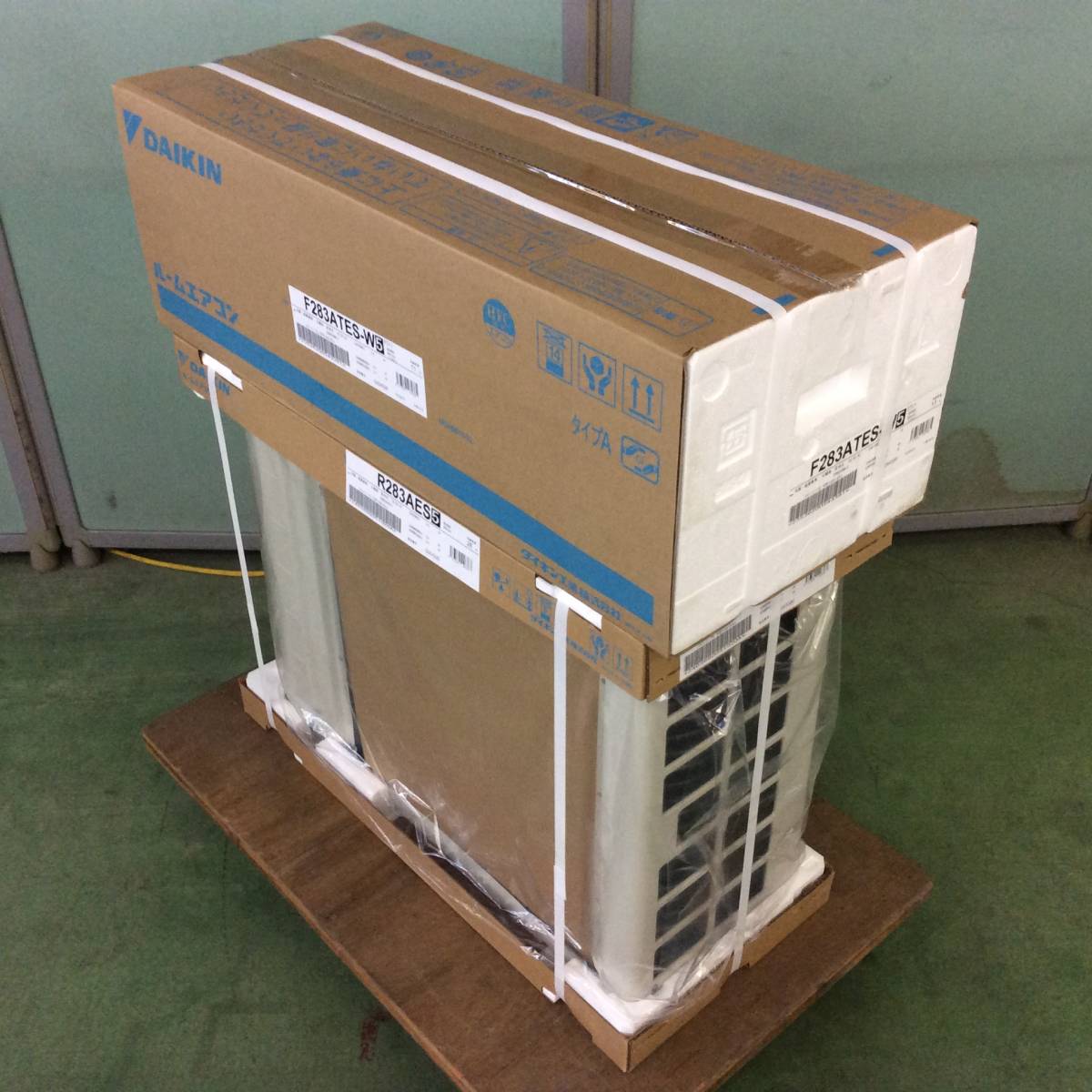 ◎【WH-8513】新品 未開封 DAIKIN ダイキン ルームエアコン F283ATES+R283AES 約10畳用 100V【佐川送料着払い・2梱包】_画像2