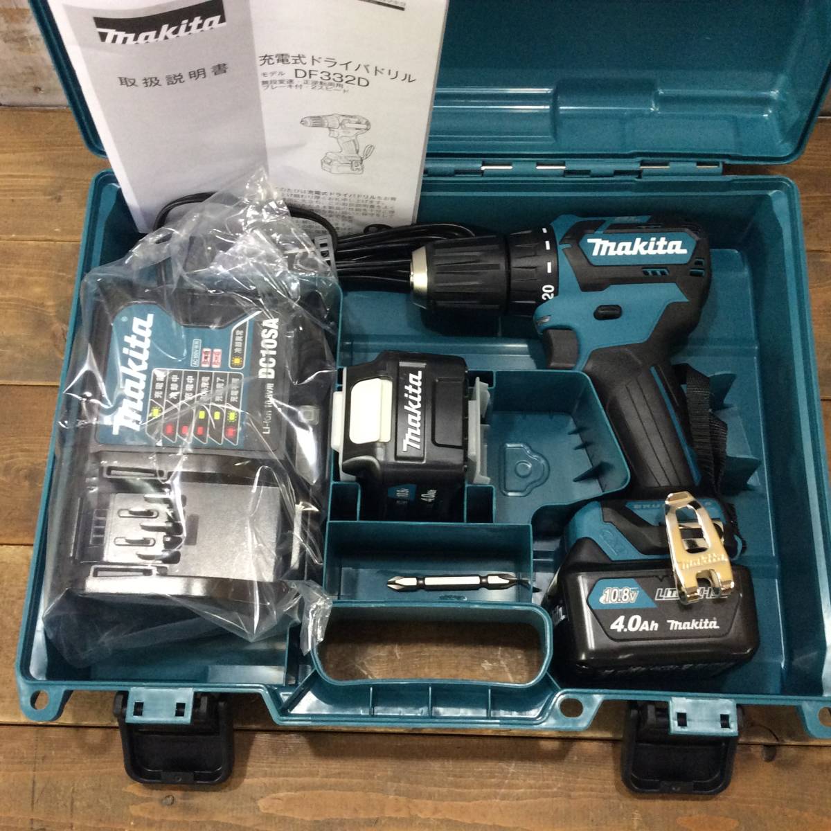 【WH-8635】未使用 makita マキタ 10.8V 充電式 ドライバドリル DF332DSMX 4.0AhバッテリX2個 + 充電器_画像3