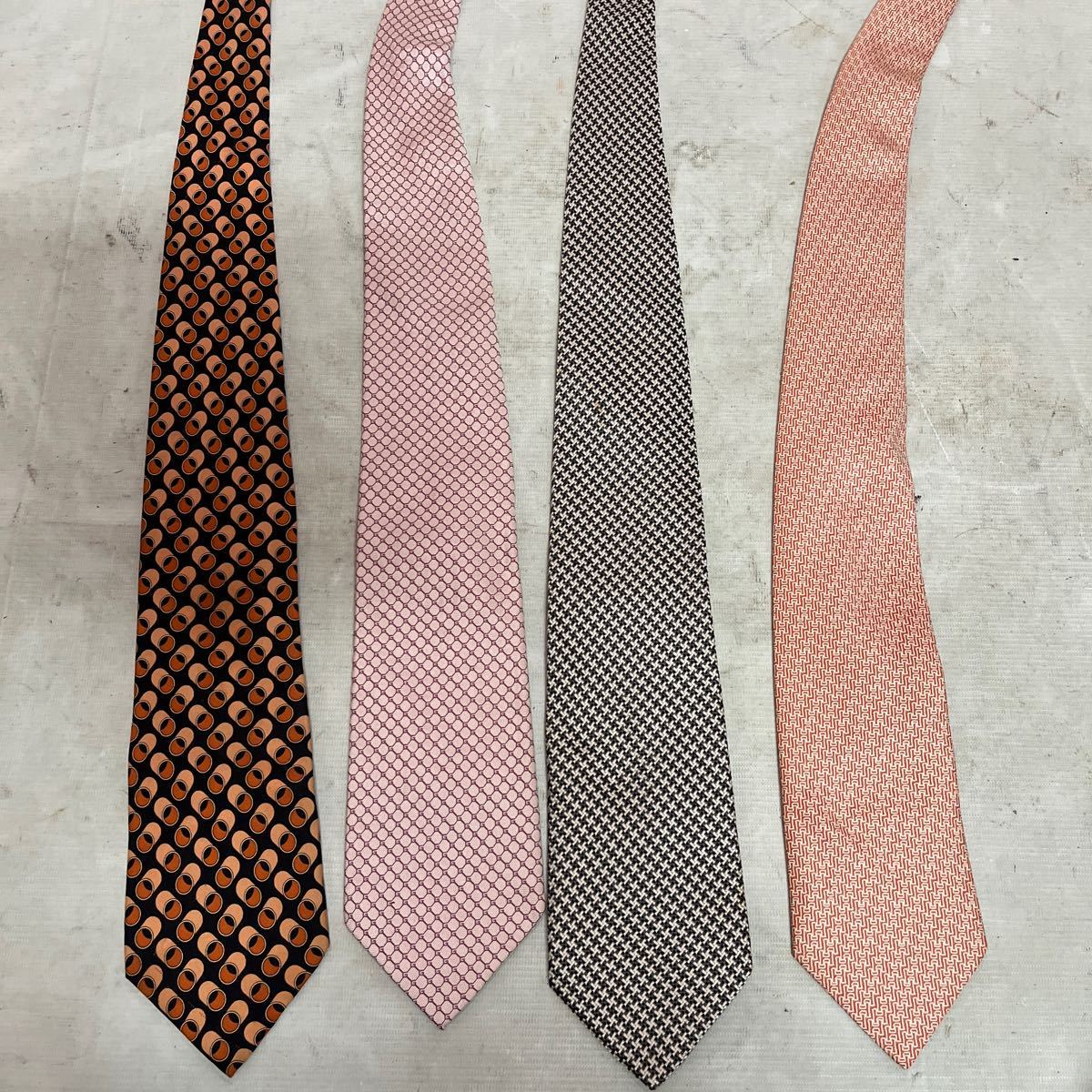 【ジャンク品】GUCCI グッチ　ネクタイ　。HERMESエルメス　ネクタイ_画像2