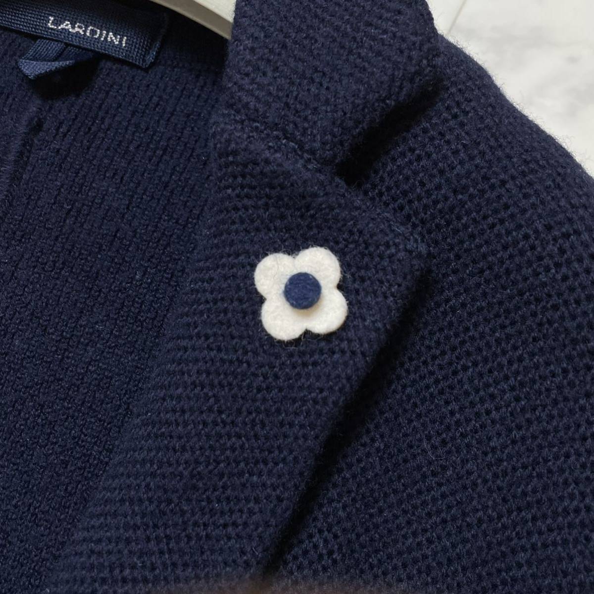 美品★ ラルディーニ LARDINI 上質ウール100% ニット テーラード ジャケット アンコン M ブートニエール付き イタリア製 高級感◎ ネイビー_画像4