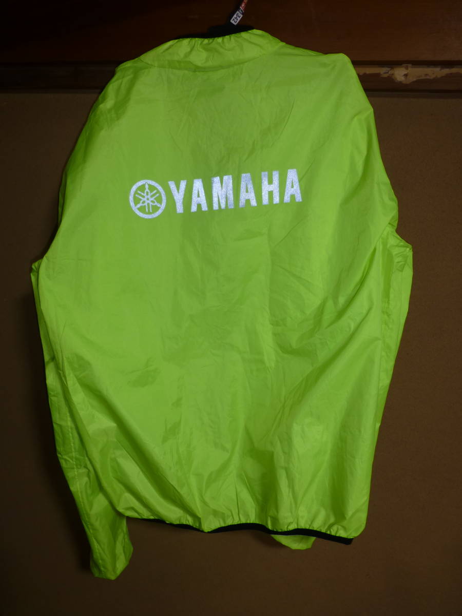 バイクジャケット　YAMAHAロゴ 防風 防寒 ライダースジャケット プロテクター装備 防水 防風 防寒 オールシーズン通用 （2XL)_カッパ背面。ジャケットの上から羽織れます