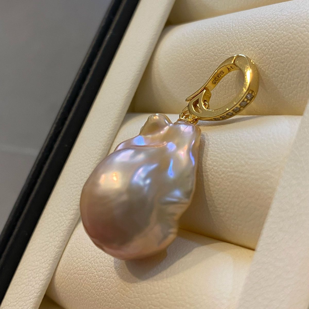 【セール】艶綺麗　バロック真珠　オイスターパールペンダントトップ　ネックレス用　送料無料