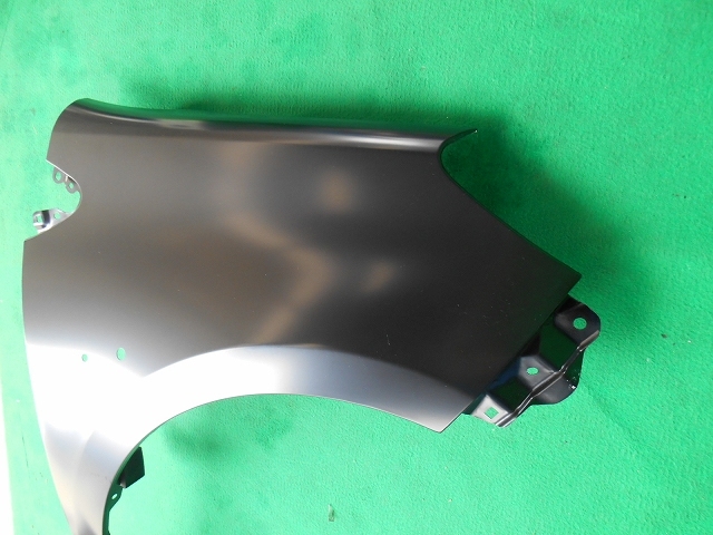 992550-2　TOYOTA　アクア　NHP10　右フェンダー　前期／中期　参考品番：53811-52470【社外新品】