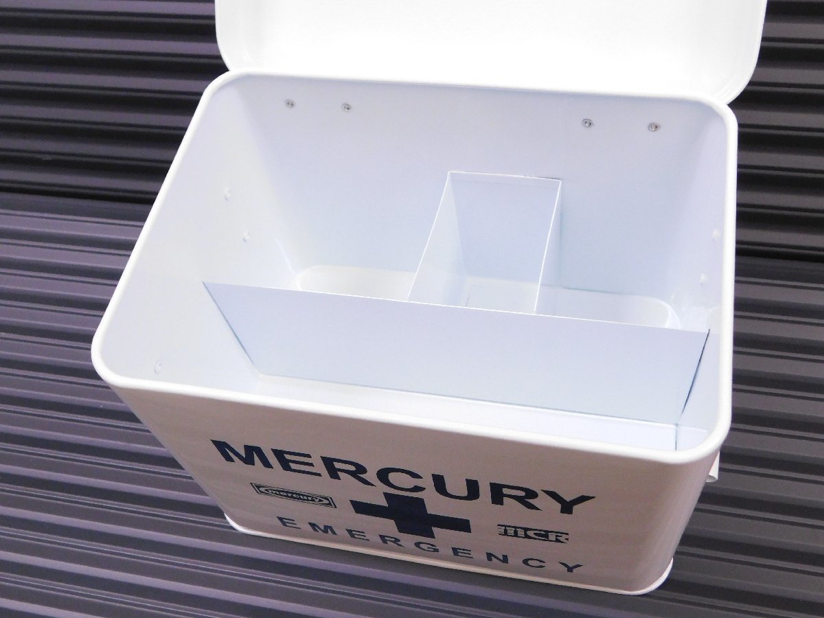 【MERCURY・マーキュリー】※《エマージェンシーボックス／ホワイト》　(品番MEBUEBWH)　救急箱　ブリキ製　インダストリアル_仕切りがあるので整理し易い