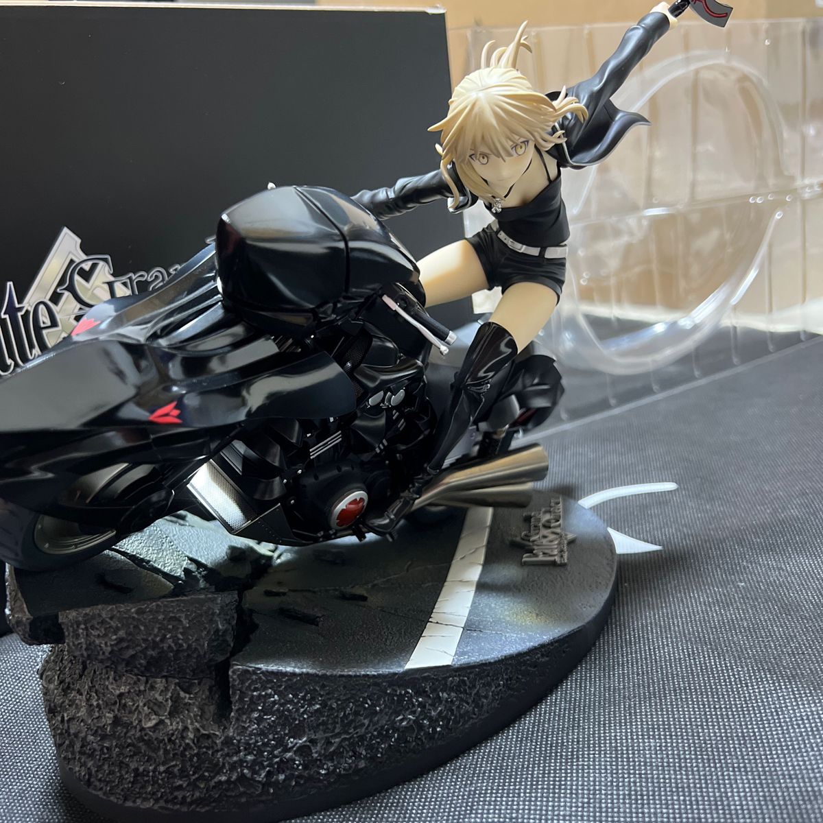 セイバー/アルトリア・ペンドラゴン〔オルタ〕&キュイラッシェ セイバー/アルトリア・ペンドラゴン〔オルタ〕&キュイラッシェ