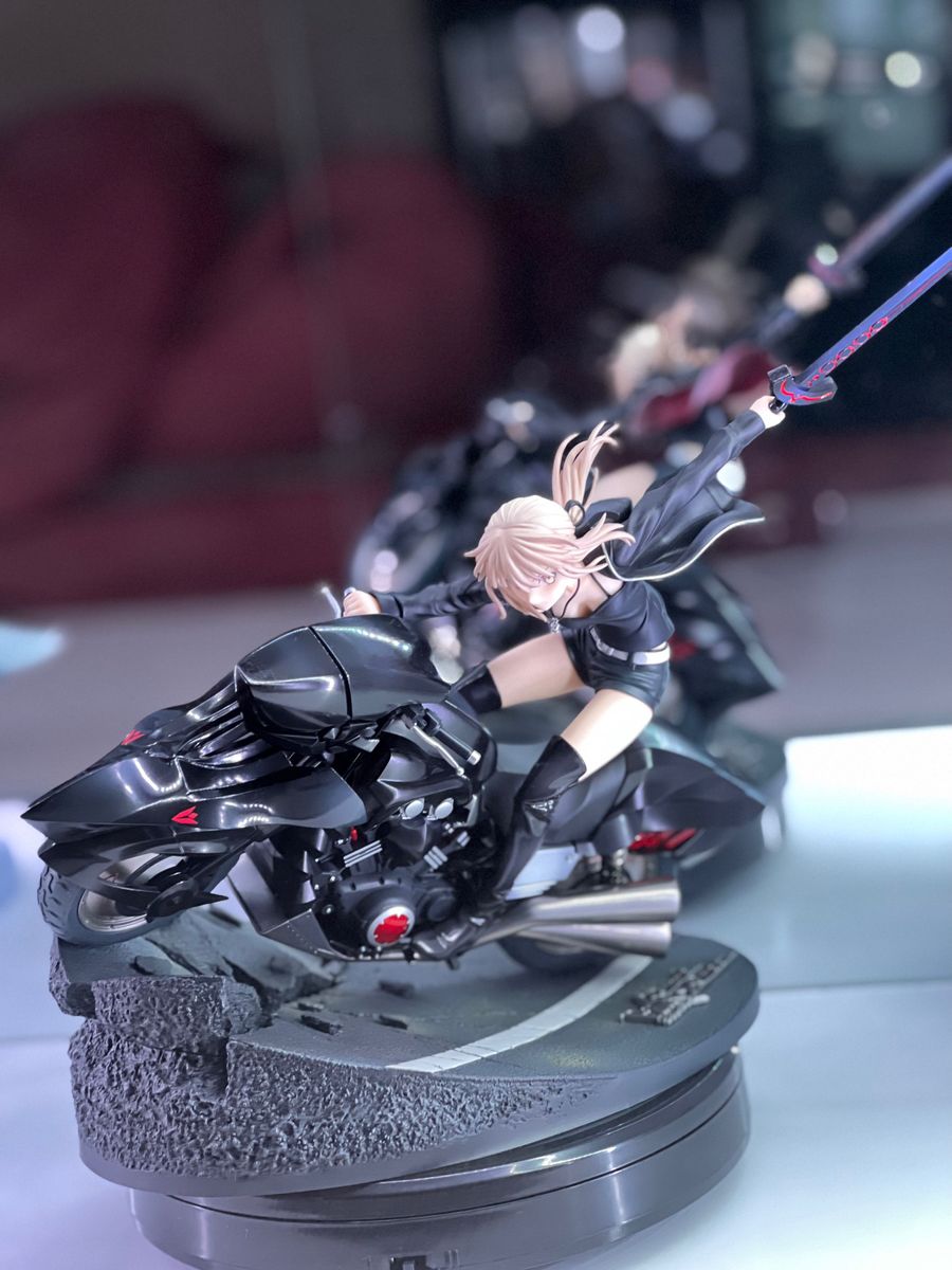 セイバー/アルトリア・ペンドラゴン〔オルタ〕&キュイラッシェ セイバー/アルトリア・ペンドラゴン〔オルタ〕&キュイラッシェ