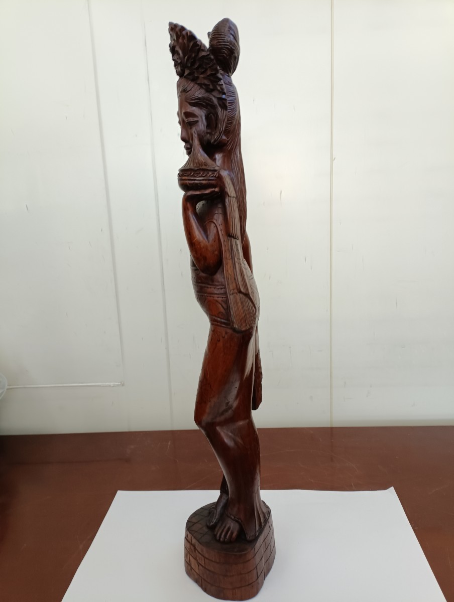 8-11-23-7バリ島・木彫り女性像・置物・インテリア 中古品 サイズ 高さ60cm 幅12cm_画像4